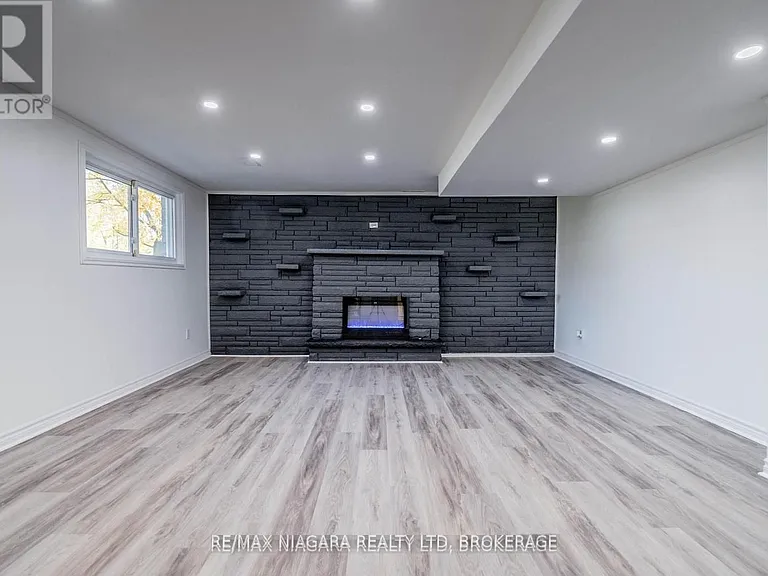 22 Chantler Rd #LOWER — Photo 2