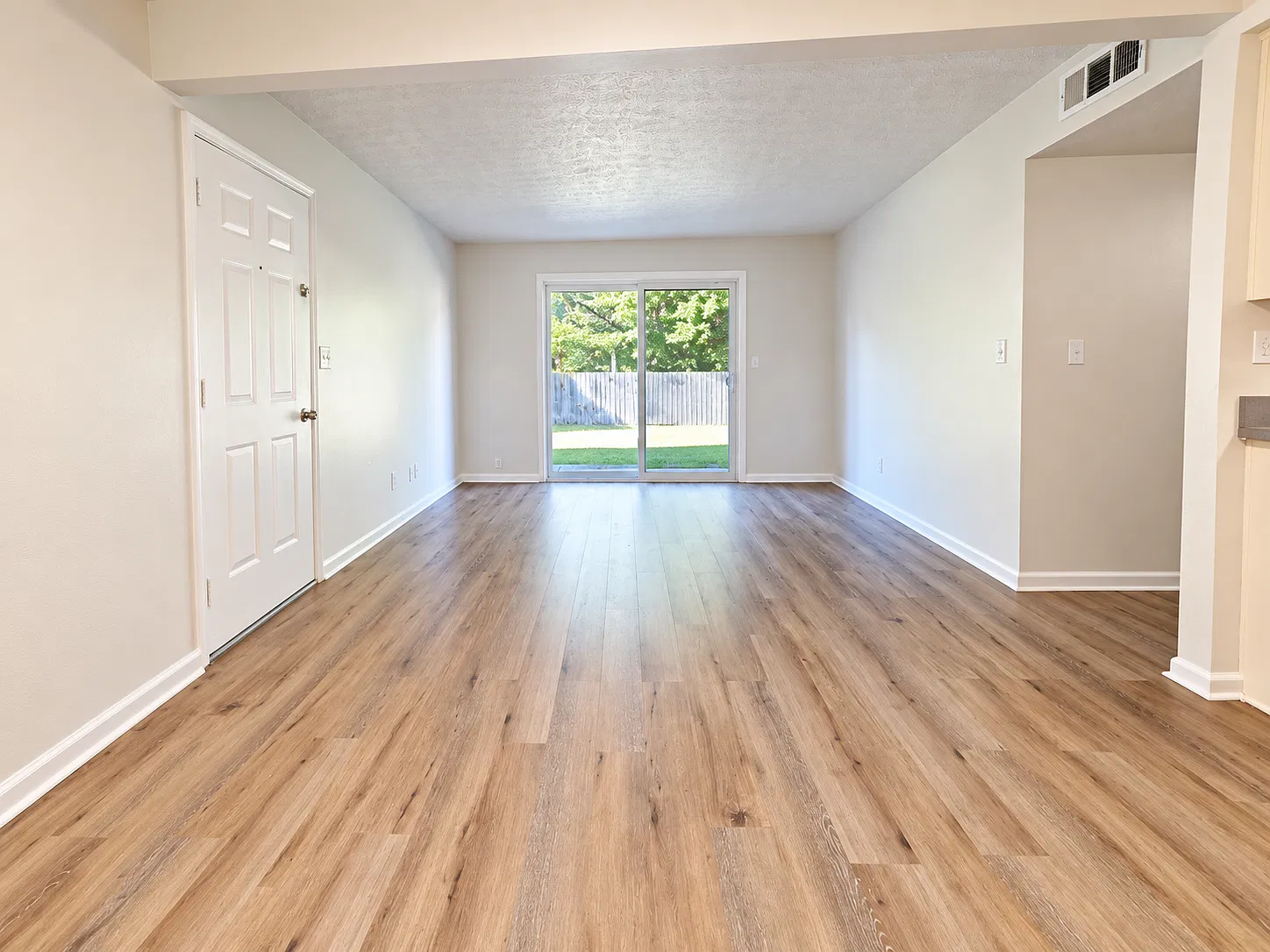 2 bed, 900 sqft, $1,100 — Photo 4