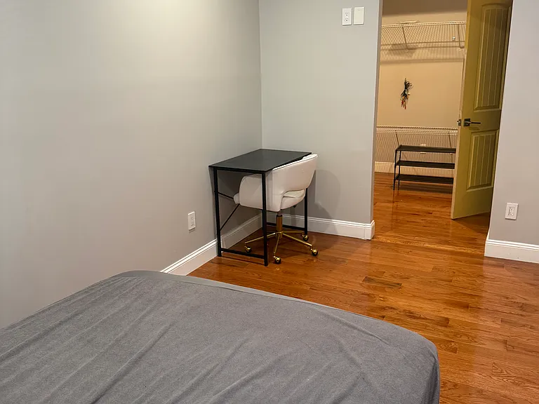231 Hargreaves Ave — Photo 17
