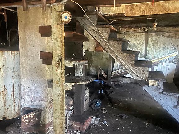 5th image of 2581 Grand Ave