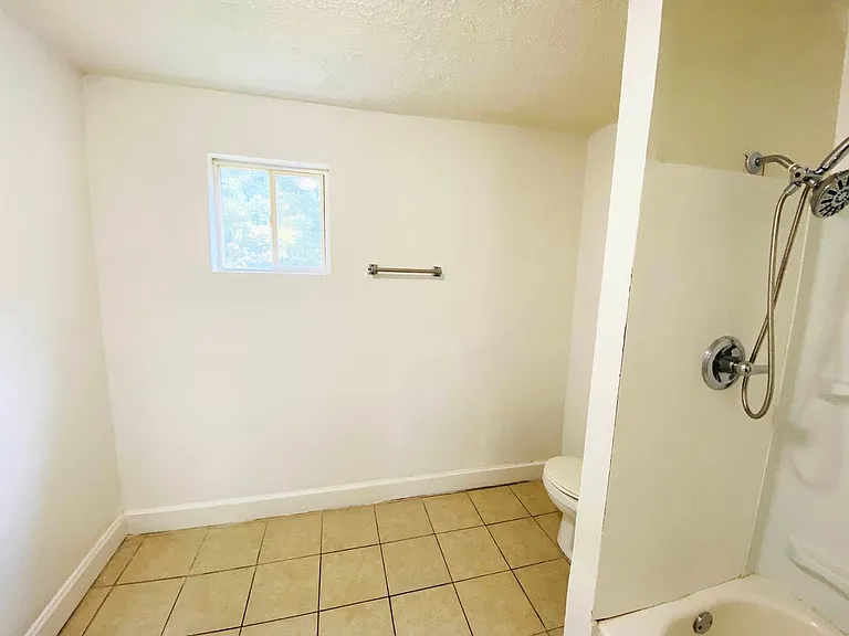 1260 Hillridge Dr — Photo 7