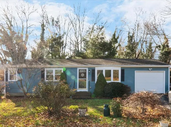 220 Old Forge Rd, Warwick, RI 02818