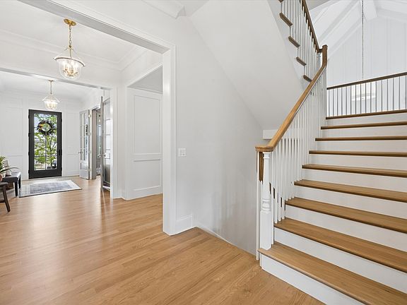 3rd image of 5907 Juniper Ct