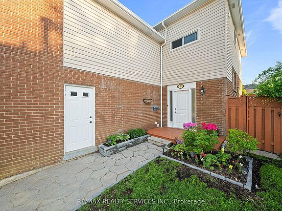 3rd image of 28 Kingswood Dr