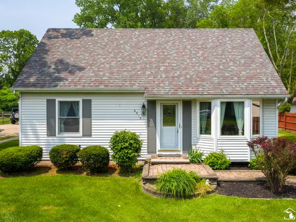 6913 Maplewood Dr, Temperance, MI 48182