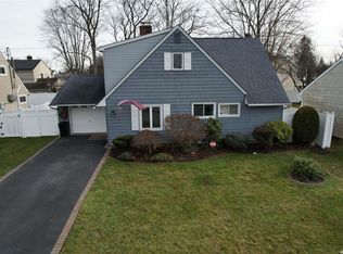 314 Blacksmith Rd, Levittown, NY 11756