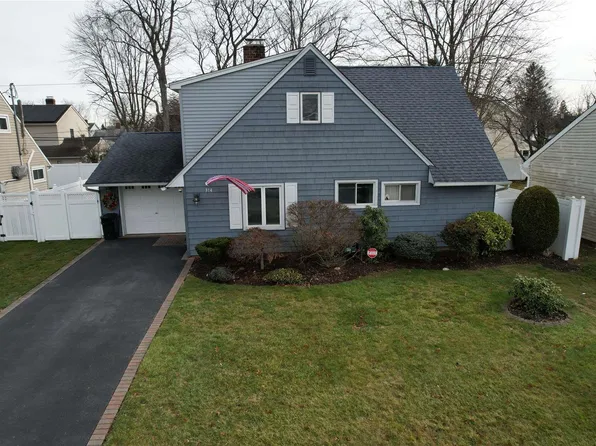 314 Blacksmith Road, Levittown, NY 11756