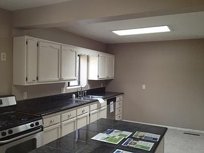 3rd image of 316 Sierra Pl NE