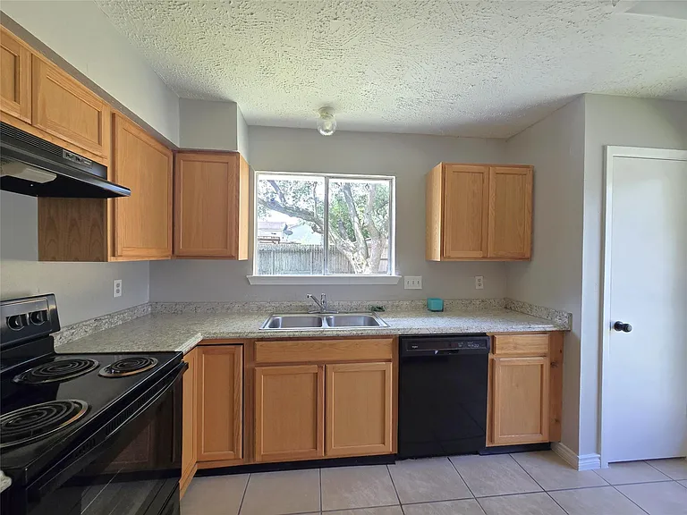 4835 Owens Creek Ln — Photo 6