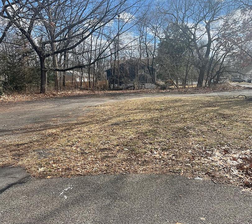 2nd image of 621 Erial Rd