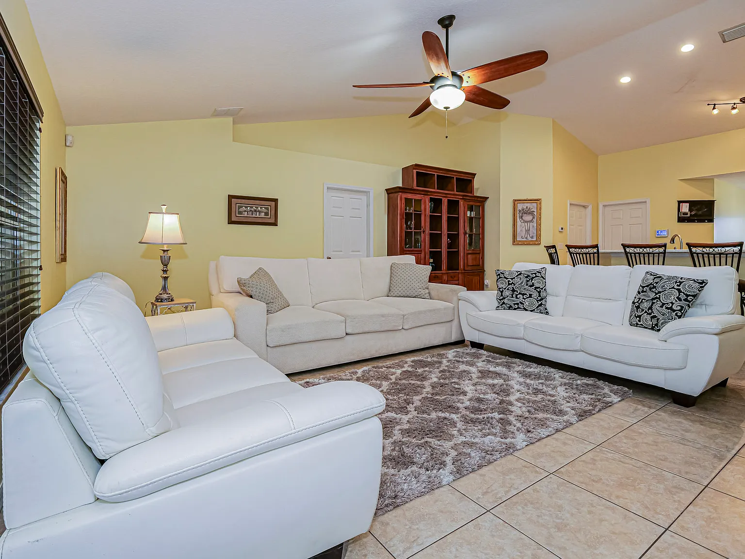 4 bed, 1934 sqft, $3,200 — Photo 4