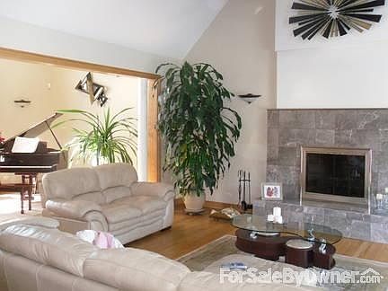 4th image of 1608 Darien Club Dr