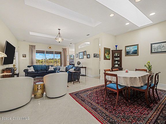 4th image of 811 Glen Abbey Way