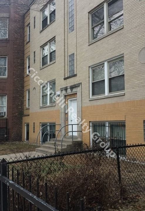 1st image of 5618 S King Dr APT 3R