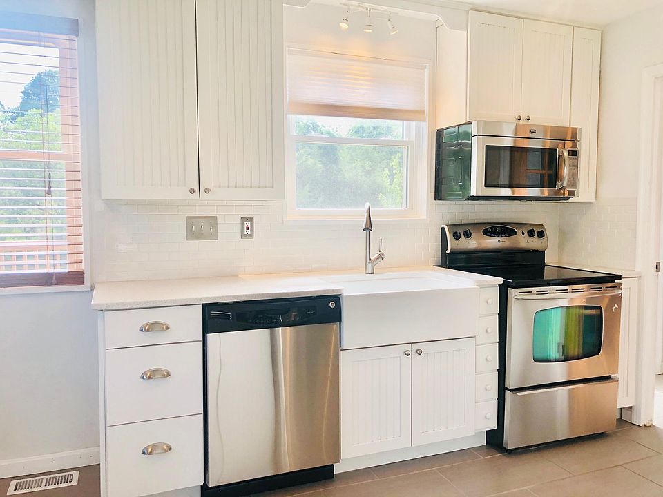 Kitchen: Farm House Sink, Dishwasher, Disposal, Oven/Range, Microwave