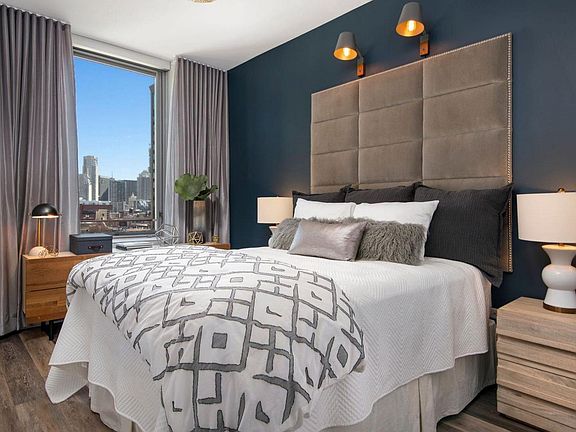5th image of 443 W Huron St #907