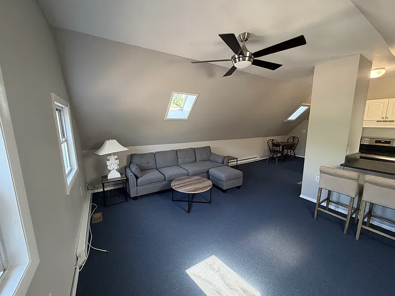 685 Washington St — Photo 4