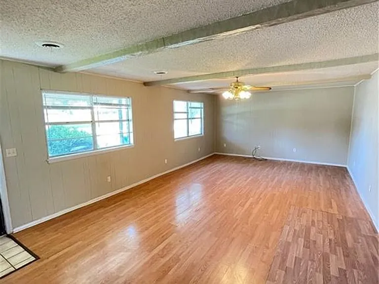 3102 Scott Ln — Photo 2