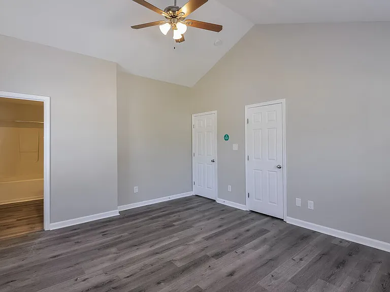 717 Hay River St — Photo 11