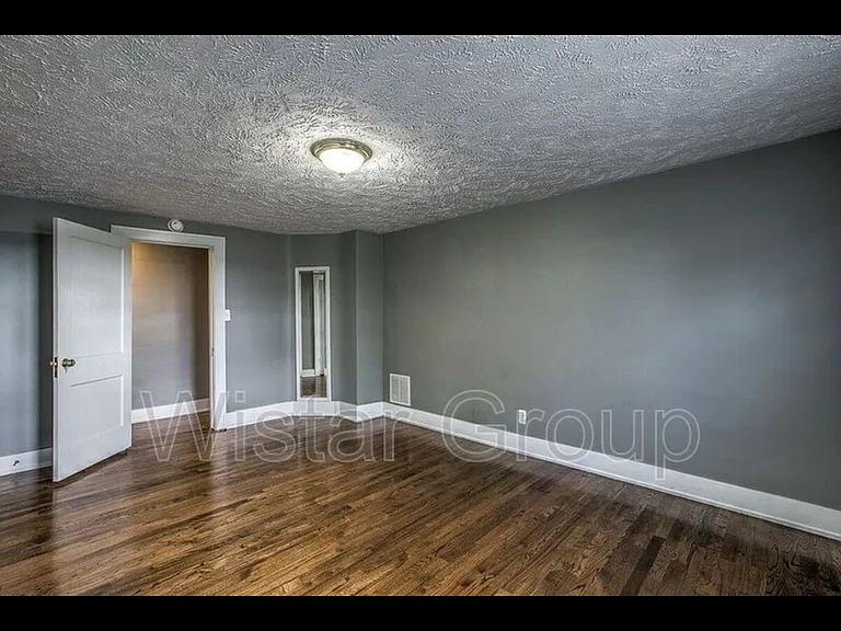 4664 Woolworth Ave — Photo 11