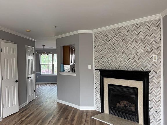 5th image of 2655 Avon Pl