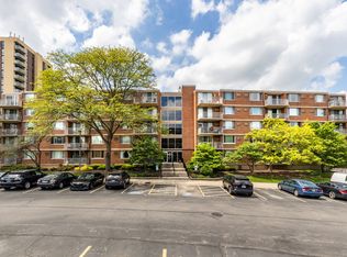 2222 S Stewart Ave APT 4K, Lombard, IL 60148