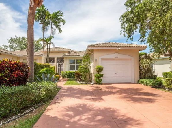 9591 Crescent View Dr N, Boynton Beach, FL 33437