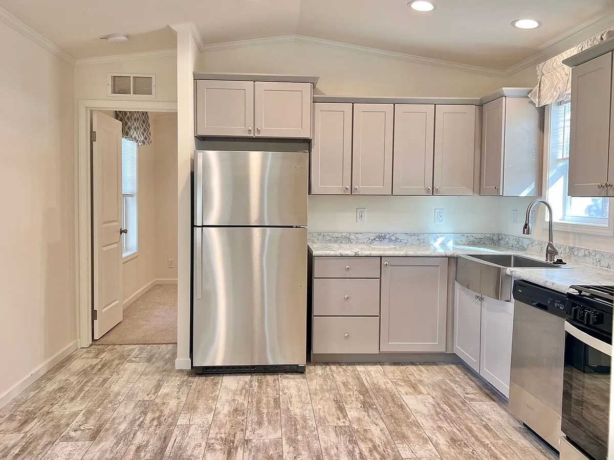 Building Photo - 4400 La Salle St
