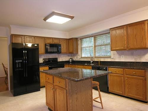4th image of 9720 S Park Cir