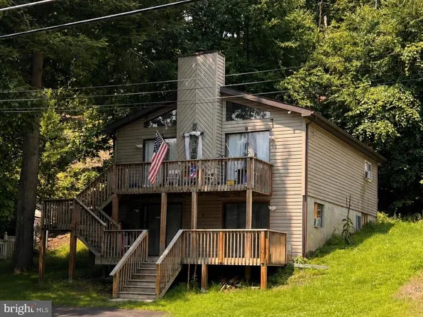 2368 Woodcrest Dr, East Stroudsburg, PA 18302