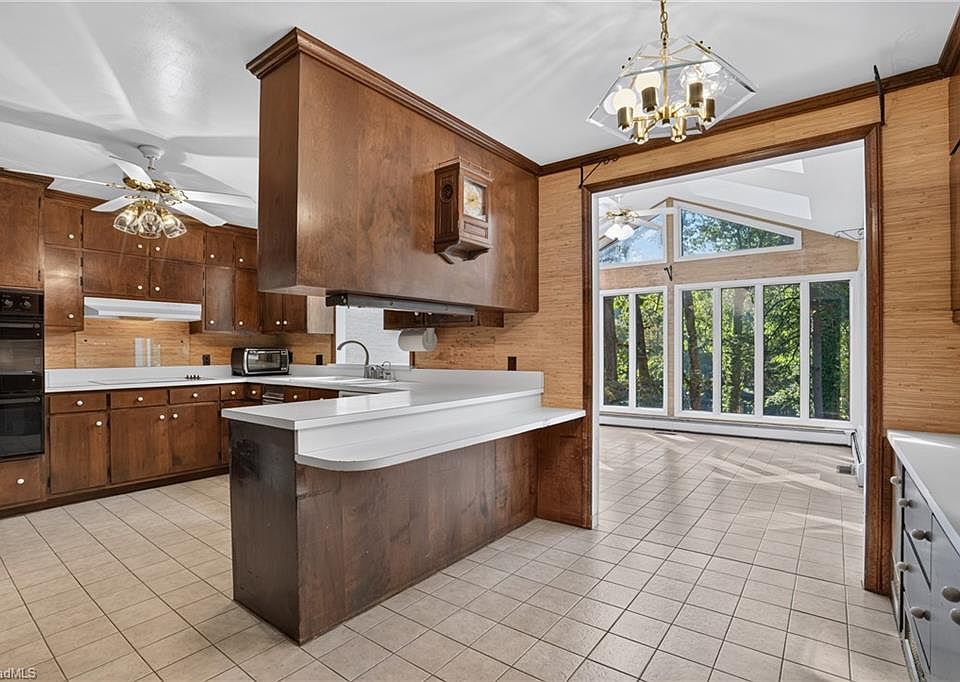 31st image of 801 Cliftwood Dr