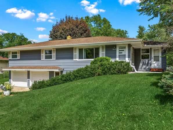 2810 Western Ave N, Roseville, MN 55113