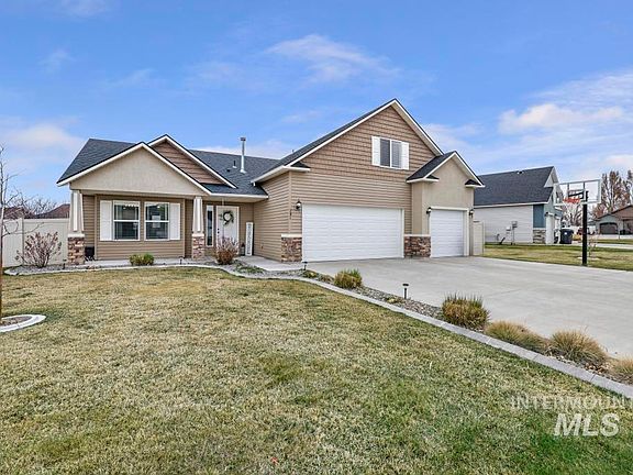 3rd image of 231 Glacier Meadows Way
