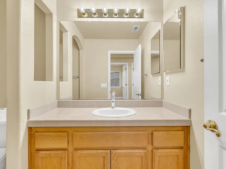 8795 Monterey Oaks Dr — Photo 32