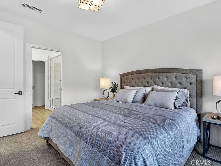 985 Doheny Way — Photo 15