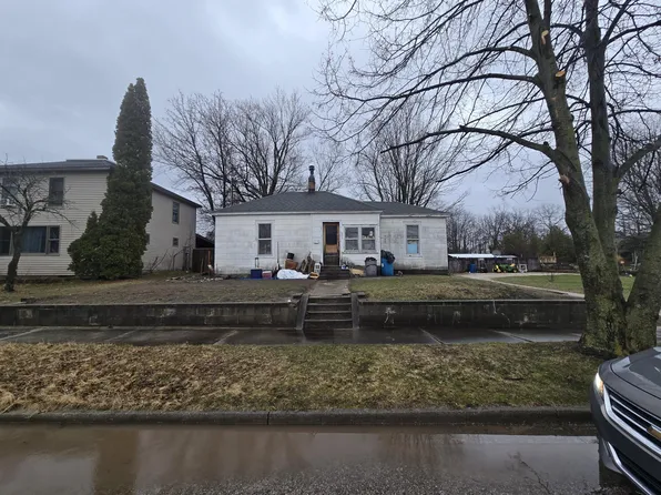 105 Woodlawn Ave, Hart, MI 49420