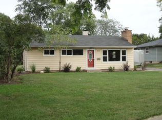 577 Nash Rd, Crystal Lake, IL 60014