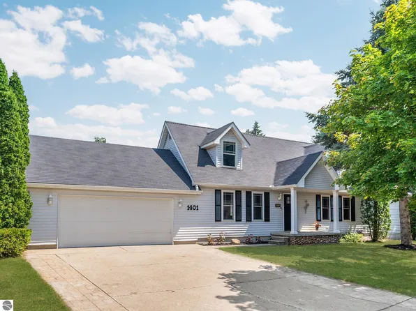1401 Jeffrey Dr, Cadillac, MI 49601