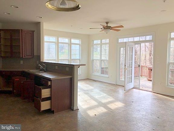 5th image of 9409 Sanborne Ct