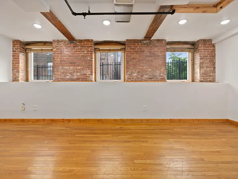 325 Lafayette St #1003 — Photo 17