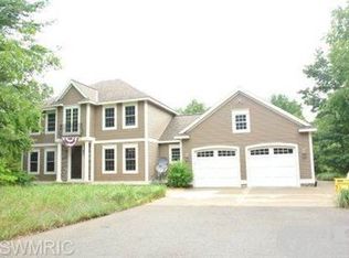6476 Legacy Woods Dr, Holland, MI 49423