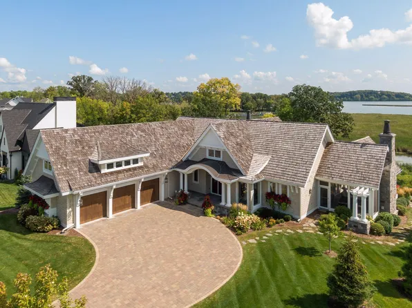 3770 Woodland Cove Pkwy, Excelsior, MN 55331