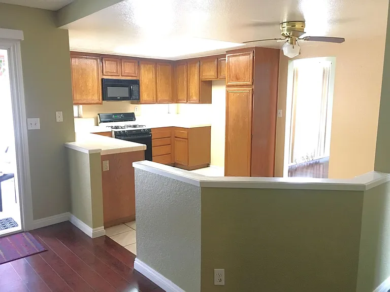 1349 Crestmont Dr — Photo 5