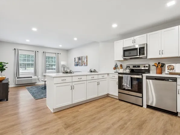 Roosevelt Commons, 8420 Roosevelt Blvd, Philadelphia, PA 19152