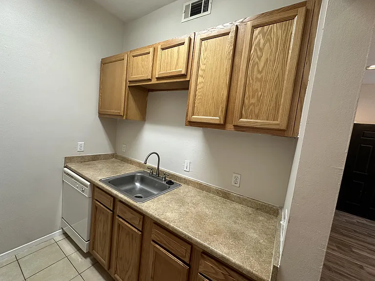 406 Hawthorne St — Photo 44