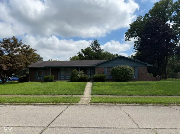 711 Brushwood Ln, Greenwood, IN 46142