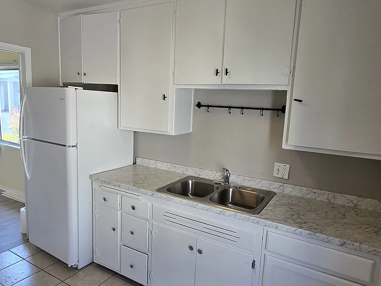 1947 S Sherbourne Dr #6 — Photo 4