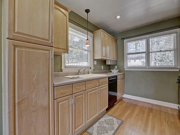 5th image of 2213 Rockwood Dr SE
