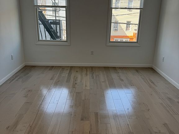 5th image of 216 Halladay St APT 4