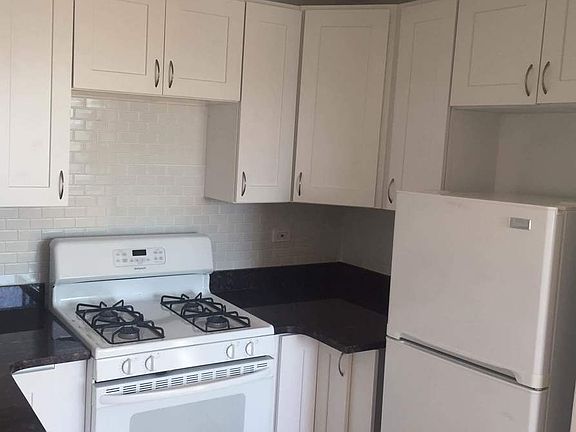 3rd image of 80 Gold St #14A